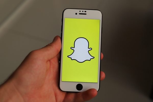 Πώς να στείλετε GIF στο Snapchat