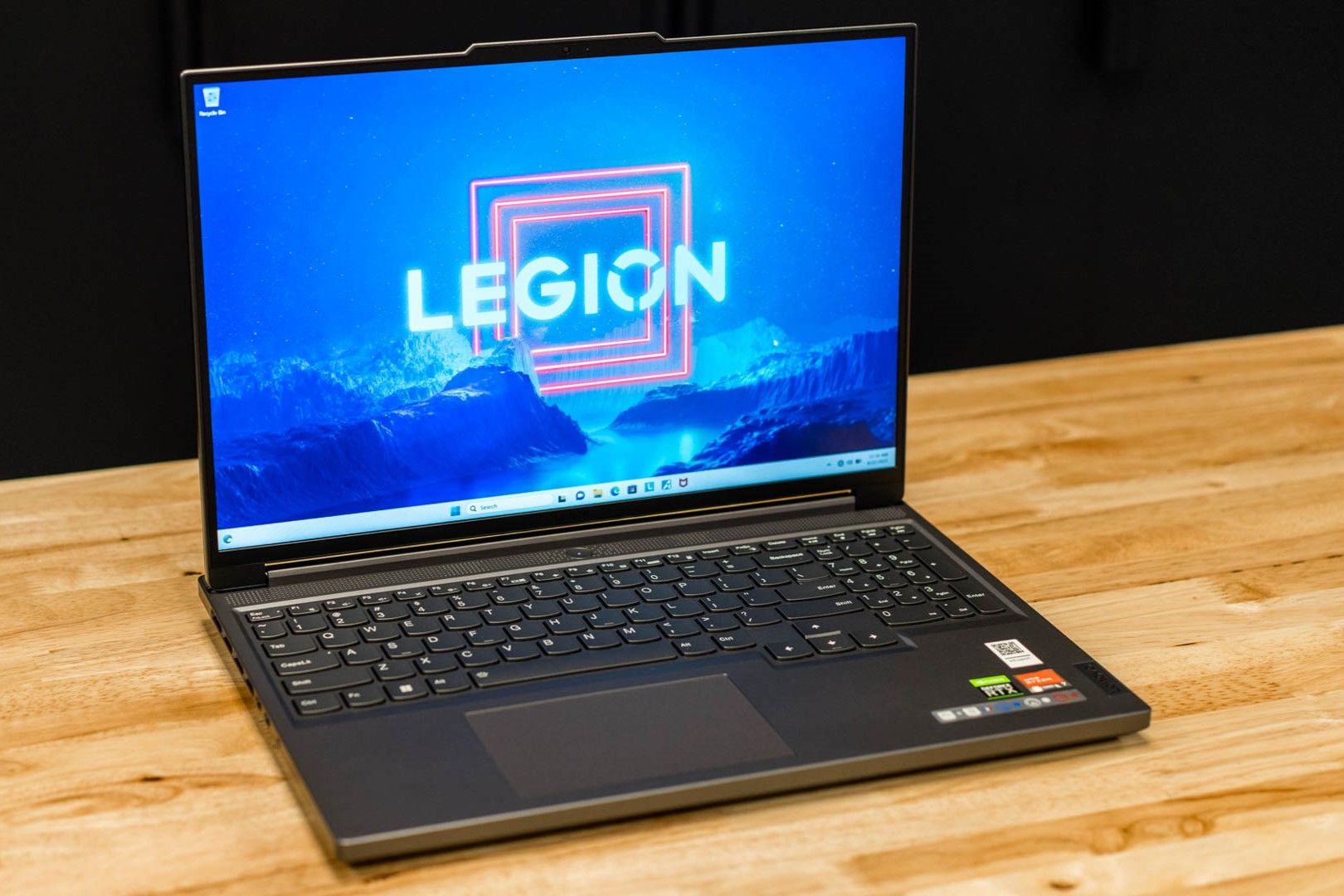 Το Lenovo Legion Slim 5 στην αρχική οθόνη