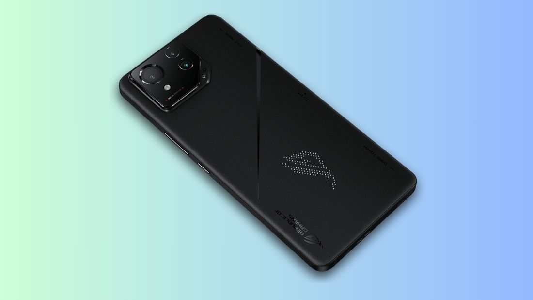 Asus ROG Phone 8 Pro σε μπλε ντεγκραντέ φόντο