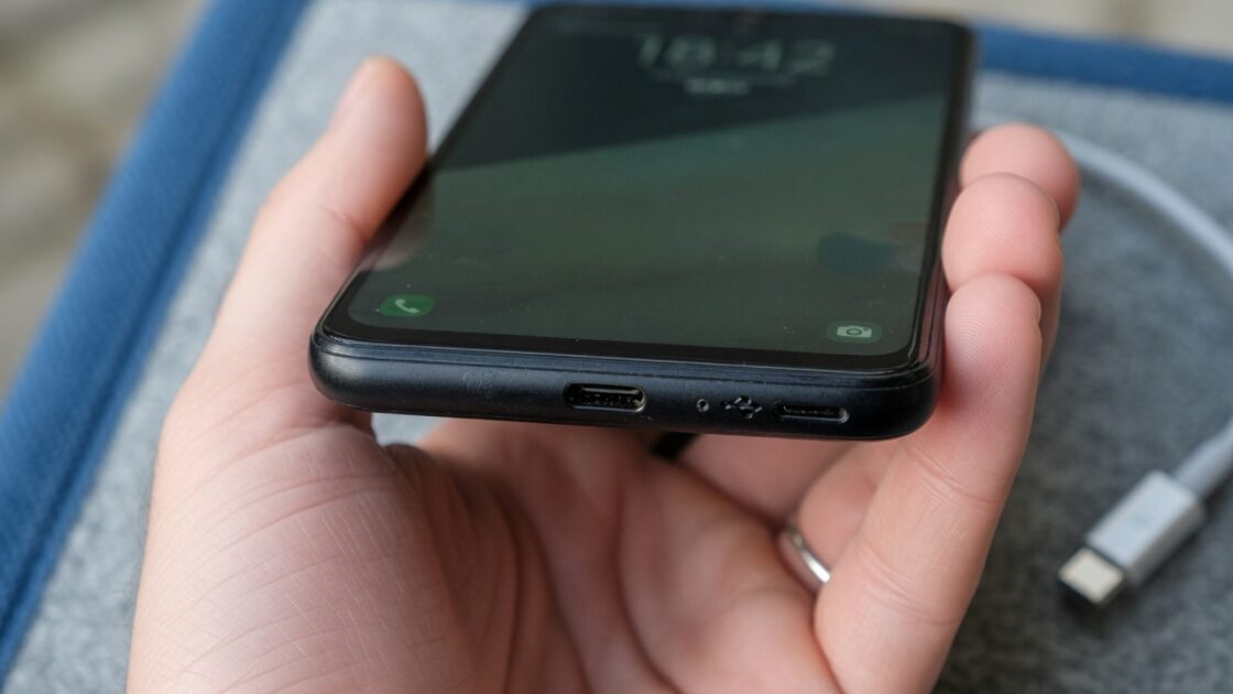 Η θύρα USB σε κινητές συσκευές