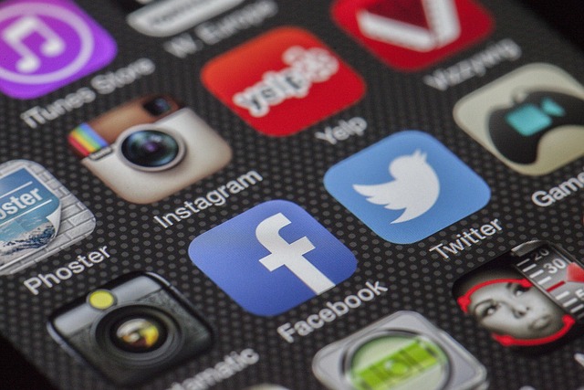 Το Instagram αποκτά νέο λογότυπο: αντίο στην πλάγια γραφή και αντιπαράθεση για την ευανάγνωστία